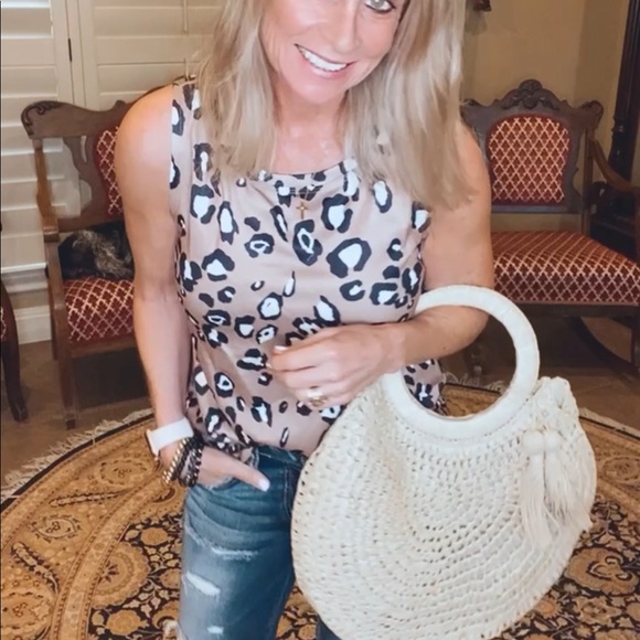 Leopard Printed Crew Neck Tank Style Top